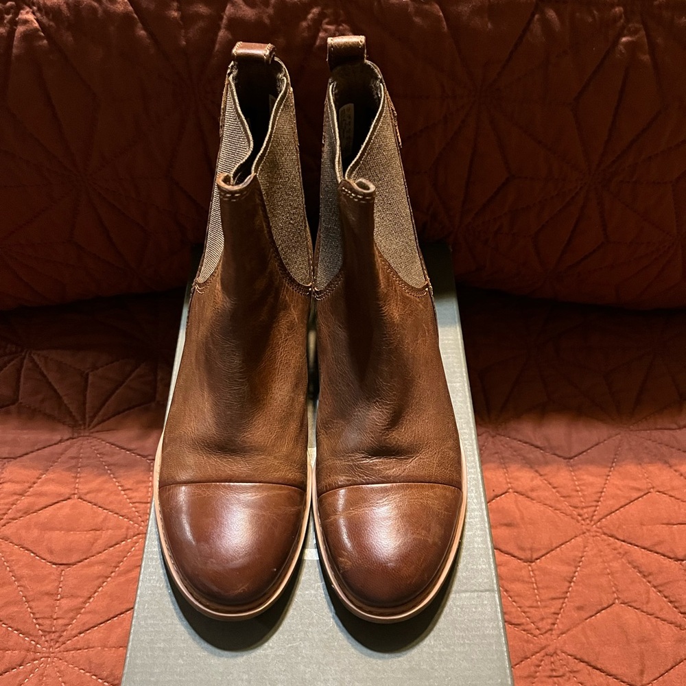 Timberland pull on full grain leather boots. Size 7. Medium Brown color